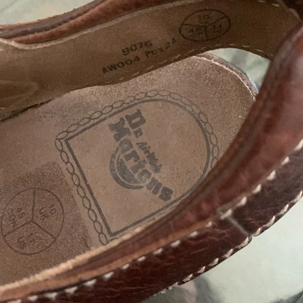 Vintage 90s DR. MARTENS Mens Made in England Sandals 9076